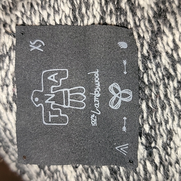 TNA Sweater - Picture 4 of 4